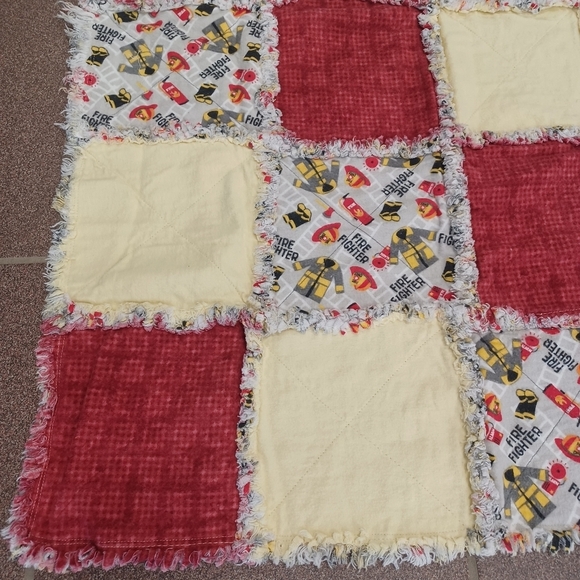 Handmade Reversible Quilted Rag Patchwork Blanket Bedding Play Mat Firetrucks - Picture 2 of 8